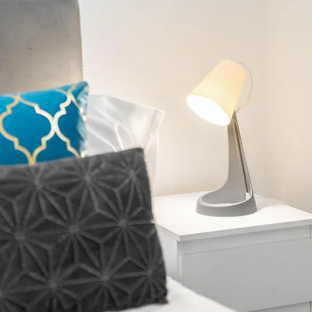 Centre - Cosy - Balcony - Free Netflix & Wifi 139k Apartament *