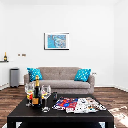 Apartament Centre - Cosy - Balcony - Free Netflix & Wifi 139k Birmingham