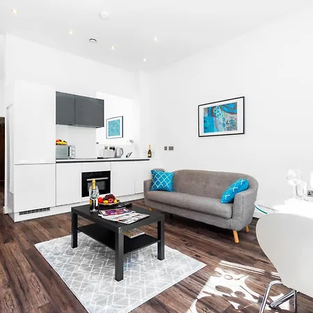 Centre - Cosy - Balcony - Free Netflix & Wifi 139k Apartament *