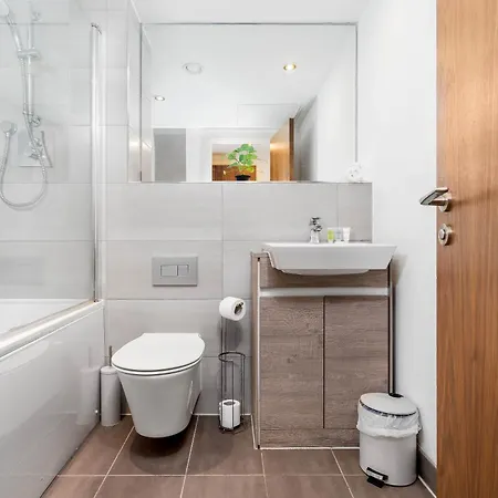 Centre - Cosy - Balcony - Free Netflix & Wifi 139k