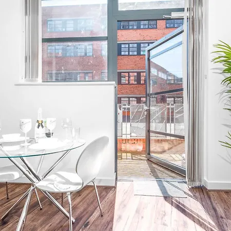 Centre - Cosy - Balcony - Free Netflix & Wifi 139k *